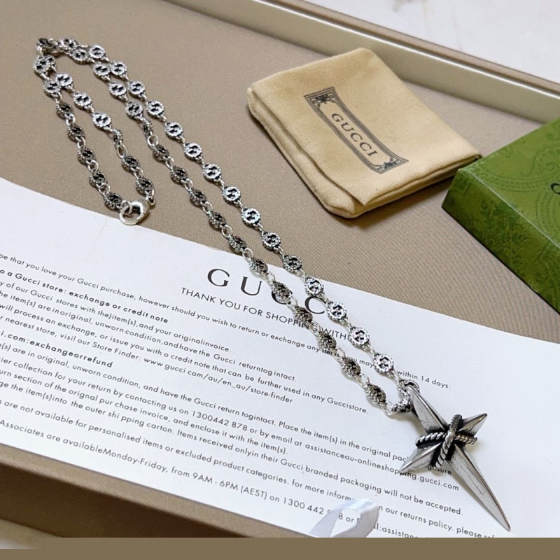 G*u*i necklaces